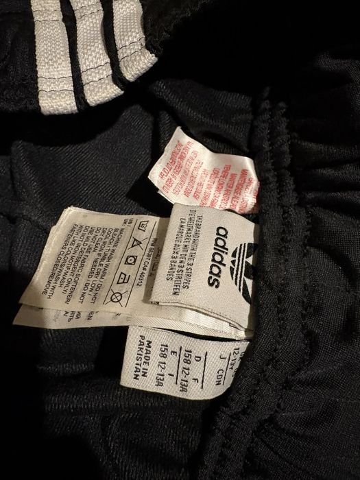 Vând pantaloni de trening Adidas Originals,