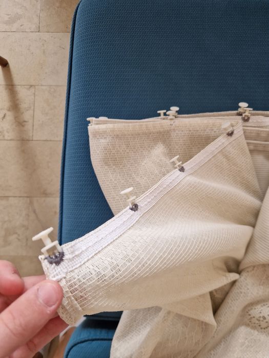 Запазено перде: дължина 290/височина 255