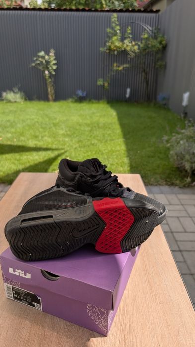 Nike LeBron 42.5