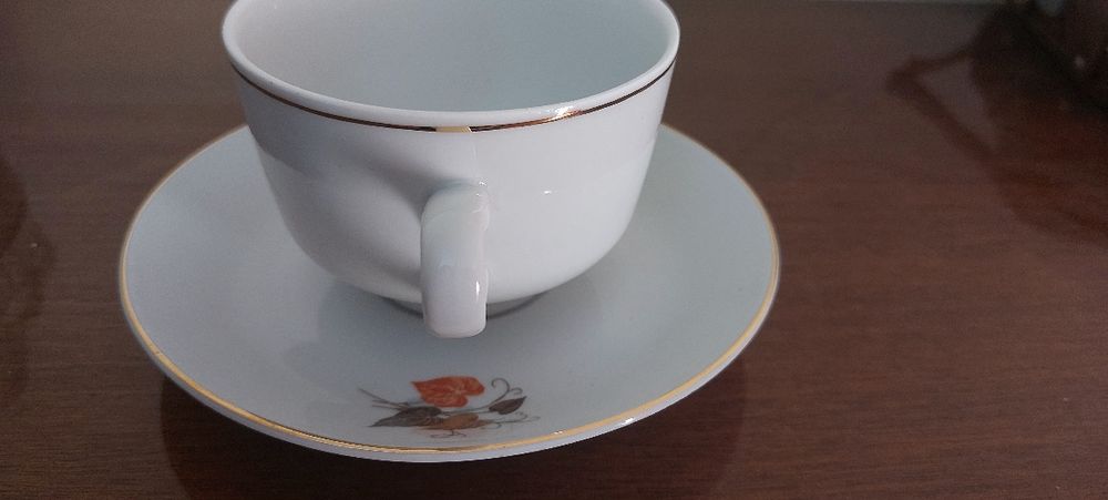 Продавам НОВ РЕТРО сервиз за чай