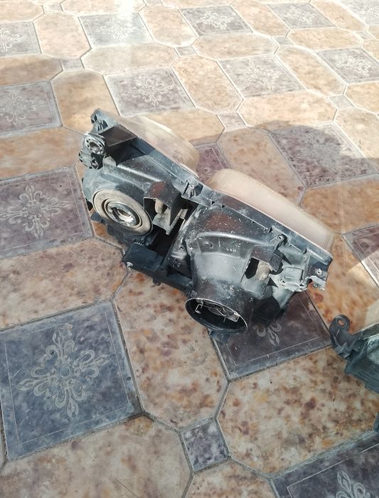 Фары от Lexusa 470.