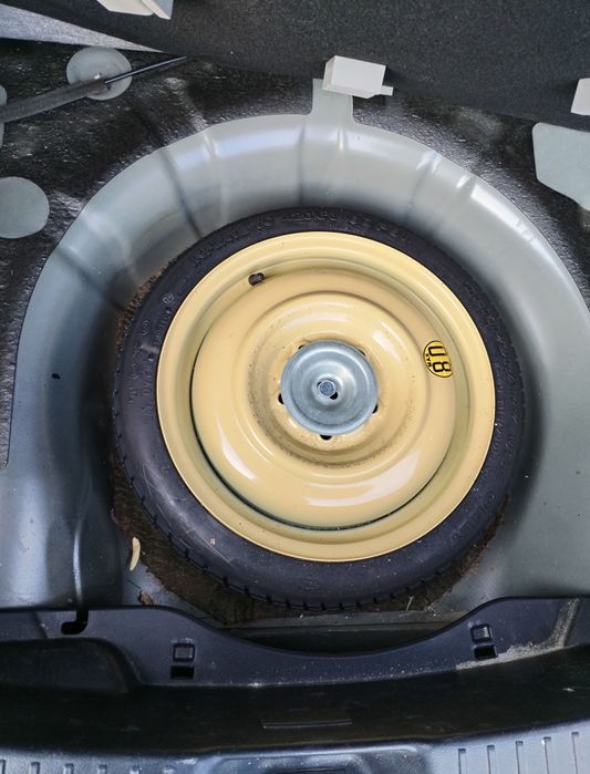 Vând Mazda 3, întreținut, aflat în stare bună.