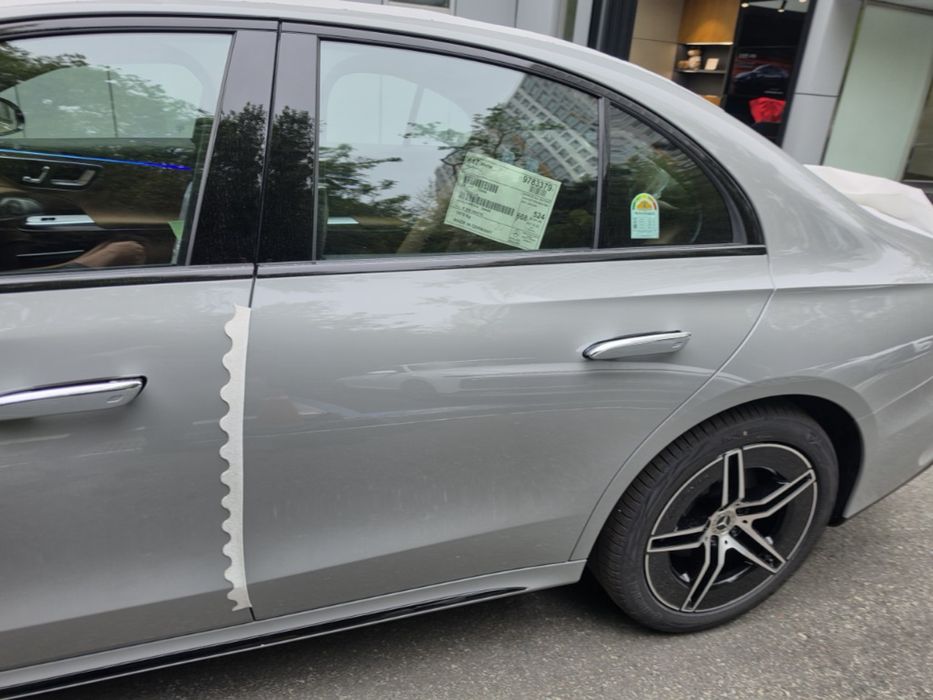 MERCEDES E300 AMG LINE 4Matic 140 anniversary