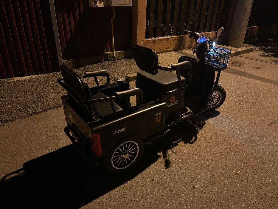 Ca NOU - Triciclu Tricicleta Electrica 2 Locuri Baterie Scuter TUK TUK - Iași