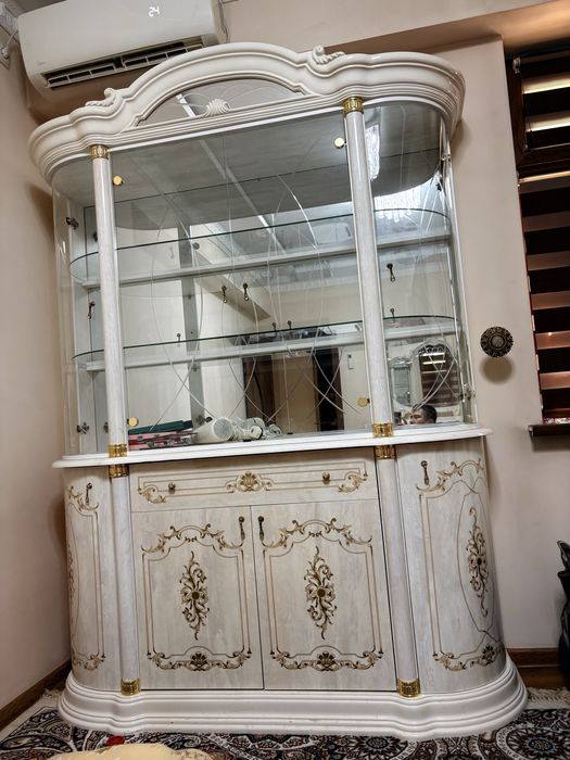 Mehmonxona uchun mebel ideal holatda . 2 tasi 300 USD