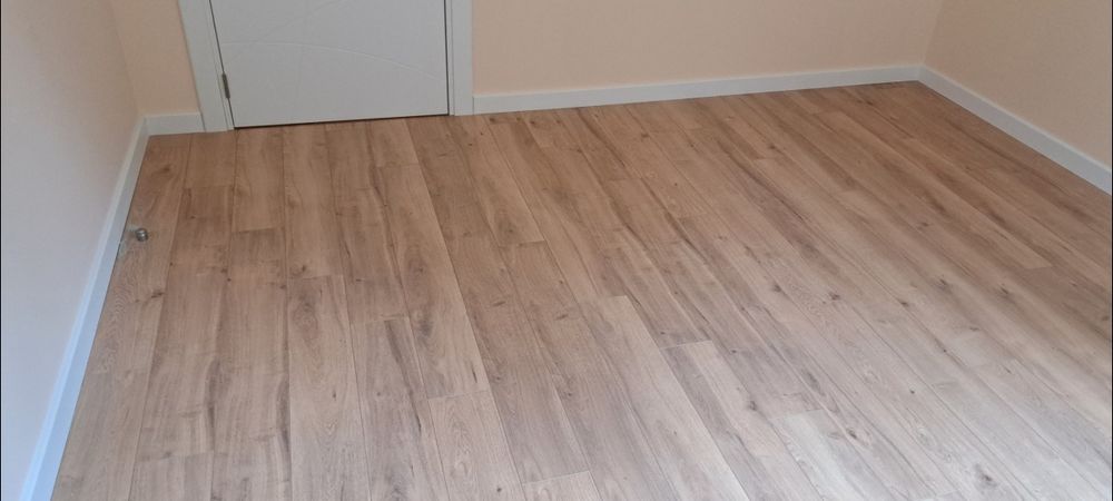 Монтаж ламиниран паркет и CUBU первази