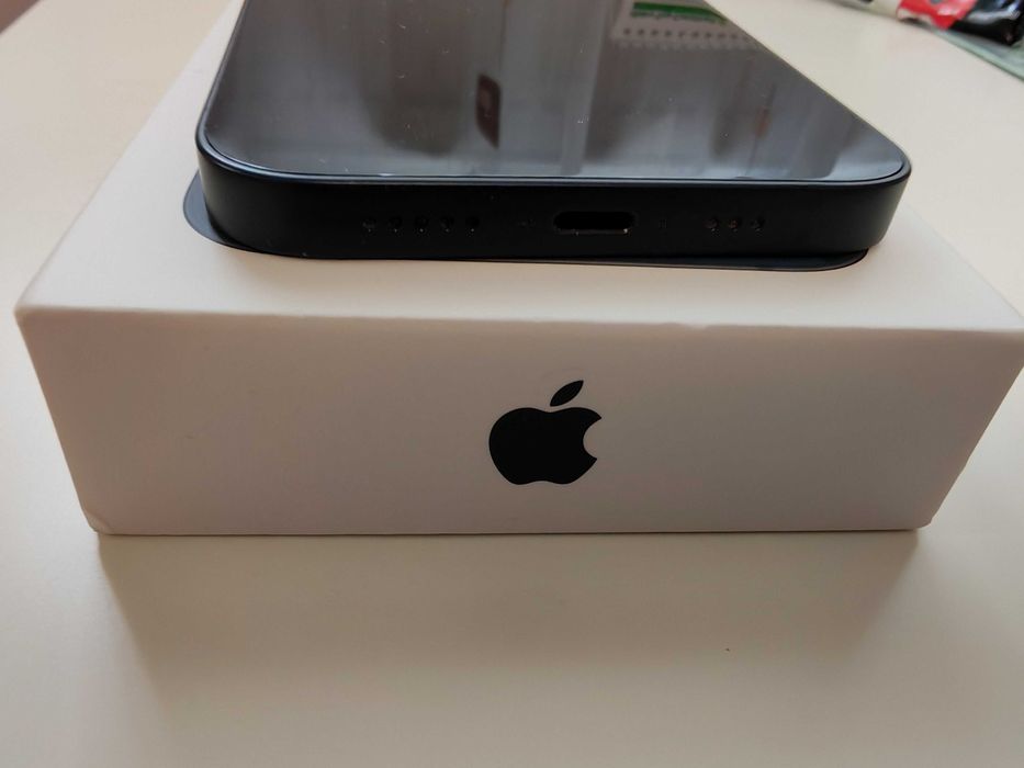 Vând iPhone 13 128 GB negru, baterie 80%
