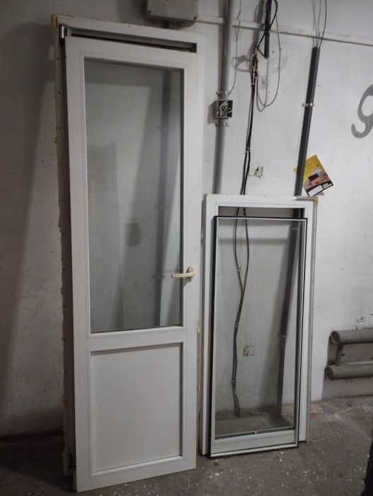 Продам пластиковое окно и дверь