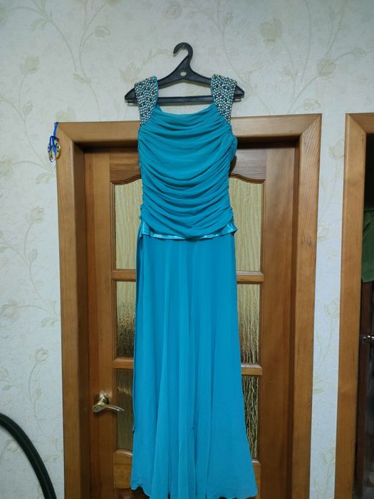 Женская одежда разные платья