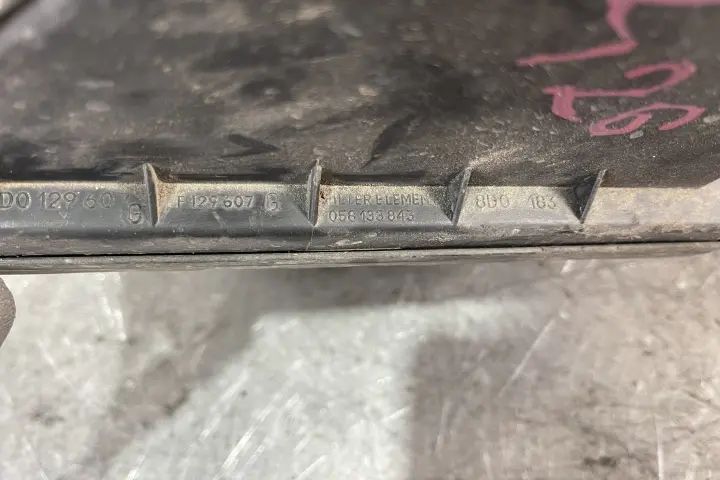 Carcasa filtru aer 8D0129607G / 8D0 129 607 G Volkswagen VW Passat