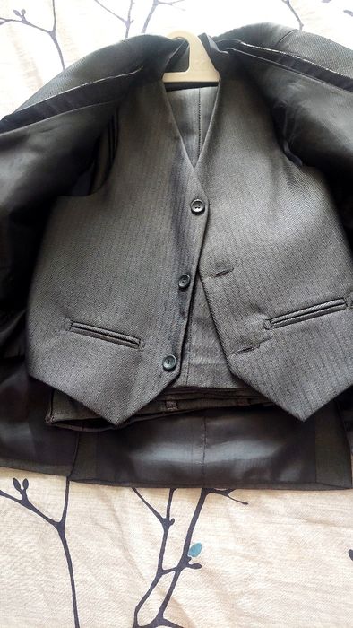 Костюм серый, тройка