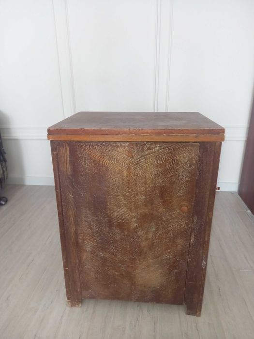 Продаётся швейная машинка Советского производства в хорошем состоянии