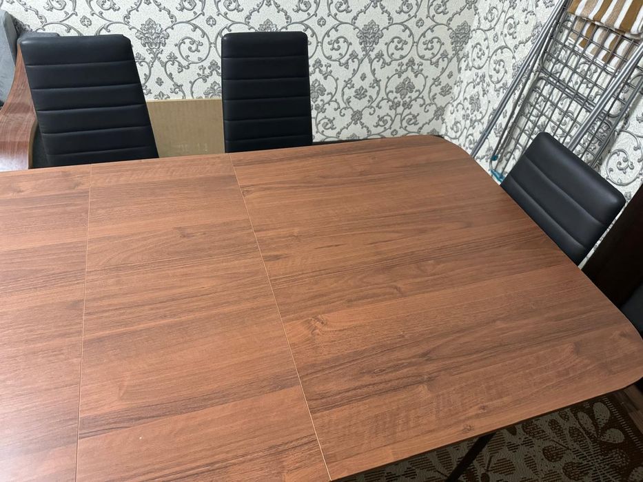 Продаётся Стол со стульями