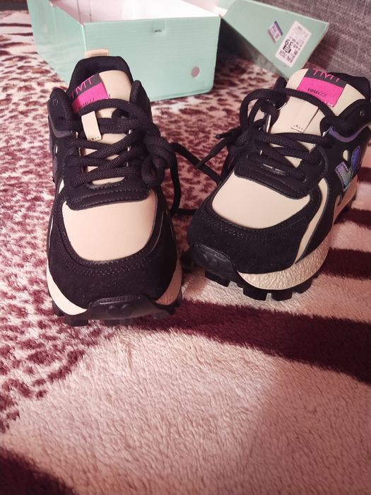 Кросовки новые за 10 000