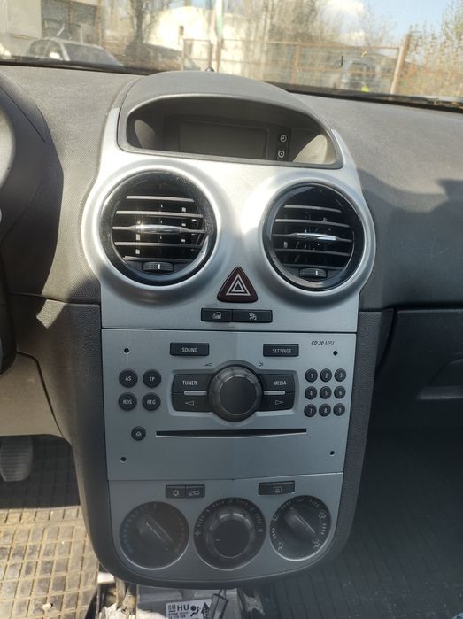 Opel Corsa D на части