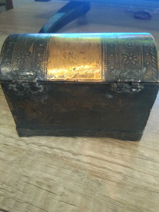 Кутия за бижута . Стара медна.