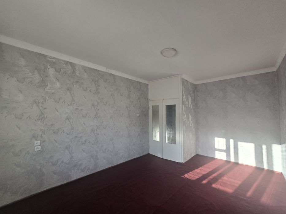 Zudlik bilan frunze massifda 2xonali skvaznoy  6metr veranda sotiladi