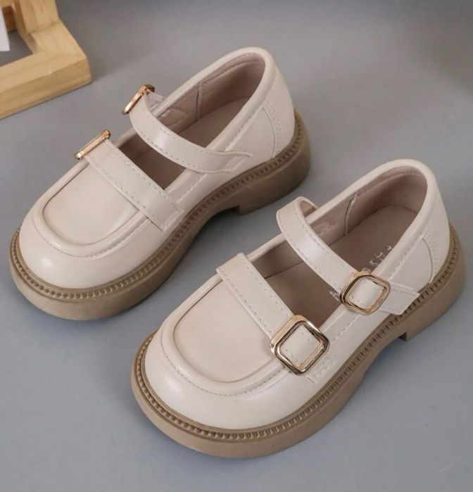 Детски нови обувки