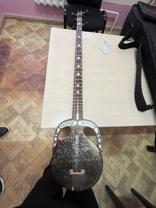 Qashqar rubobi zakasnoy chexoli ham bor