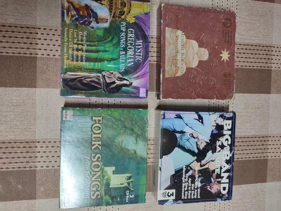 CD uri muzică în stare foarte bună