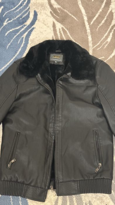 Koja kurtka qora rangda