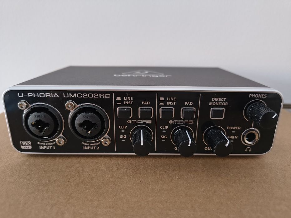 Interfață audio Behringer UMC202HD cu 2 intrări și 2 iesiri