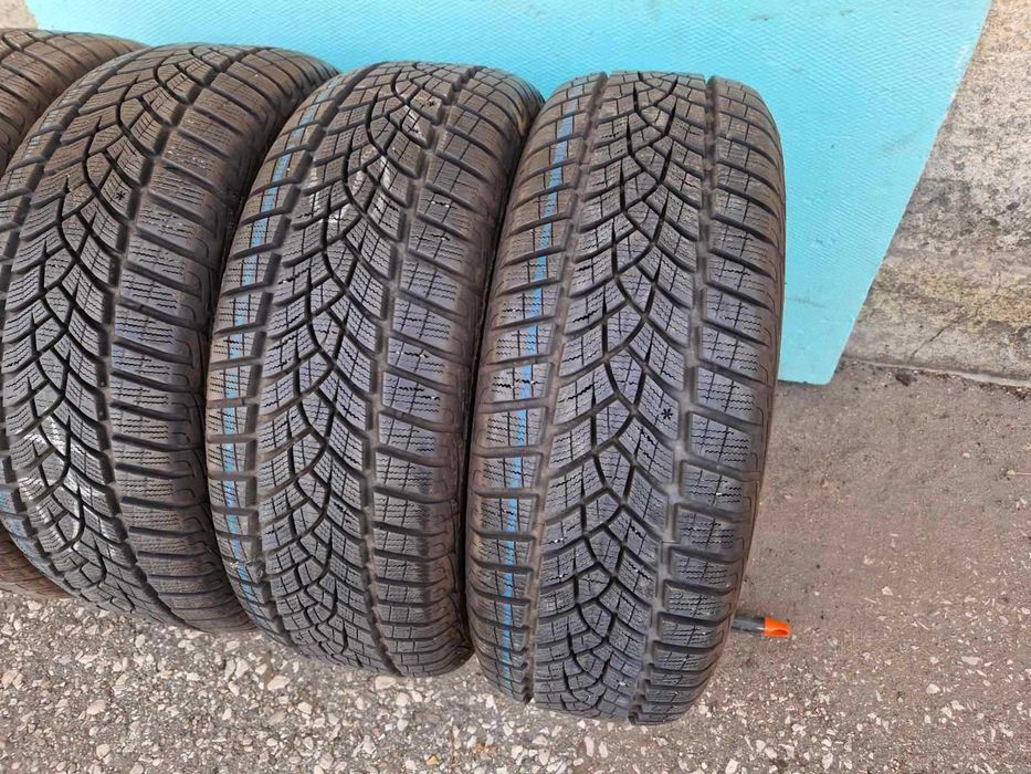 4 Goodyear R16 215/60 Зимни гуми DOT2719