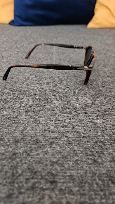 Продавам слънчеви очила мъжки/женски Persol 3092 sm hand made in Italy
