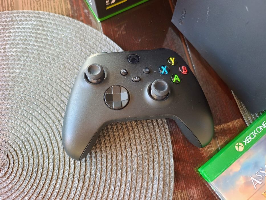 Vând Xbox series X 1t +Controller+4 jocuri
