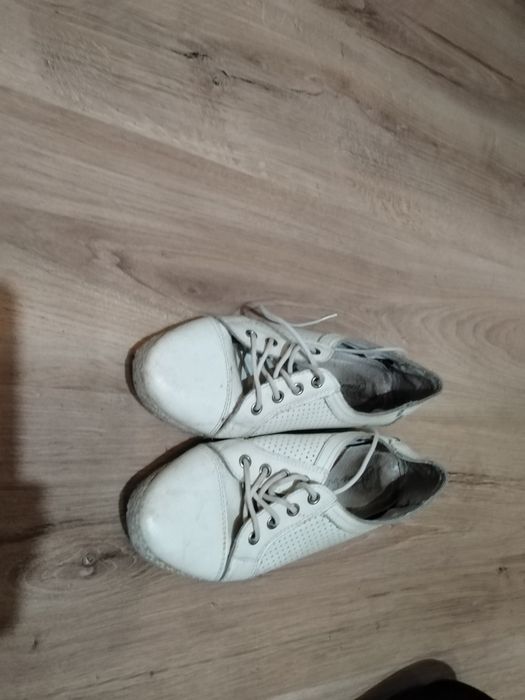 Продавам спортни обувки