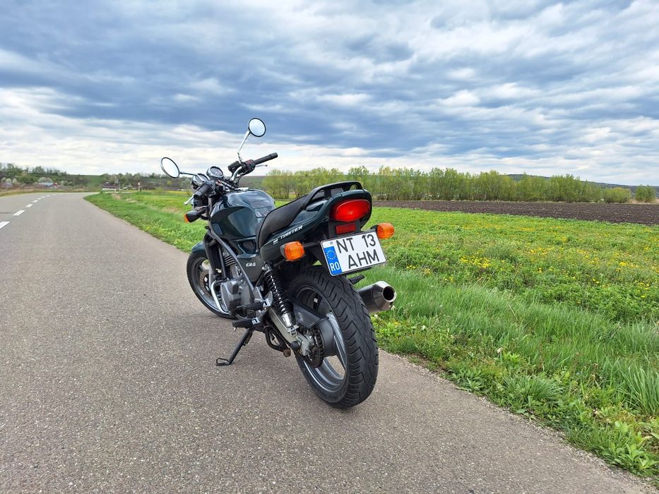 Motocicleta Kawasaki Er5