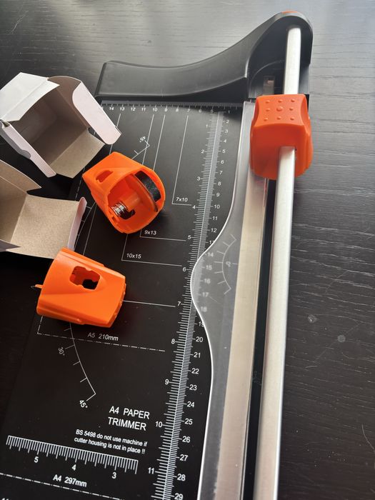 Ролков нож за рязане на хартия А4 TR-212