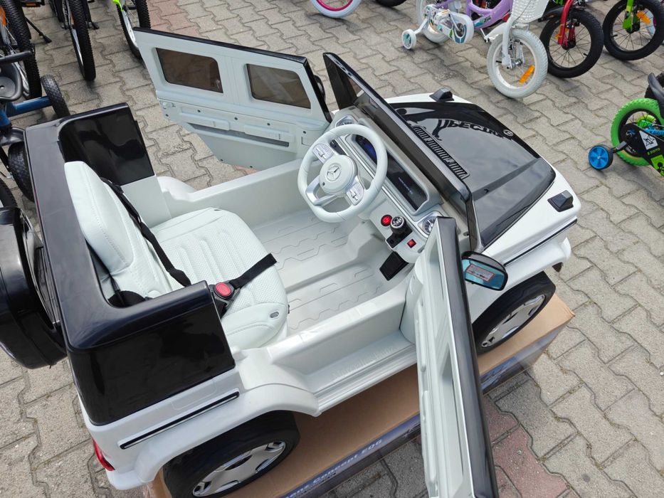 MERCEDES Акумулаторен джип EQG бял