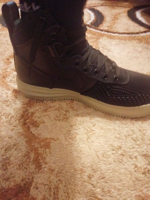 Vând Adidași că și noi