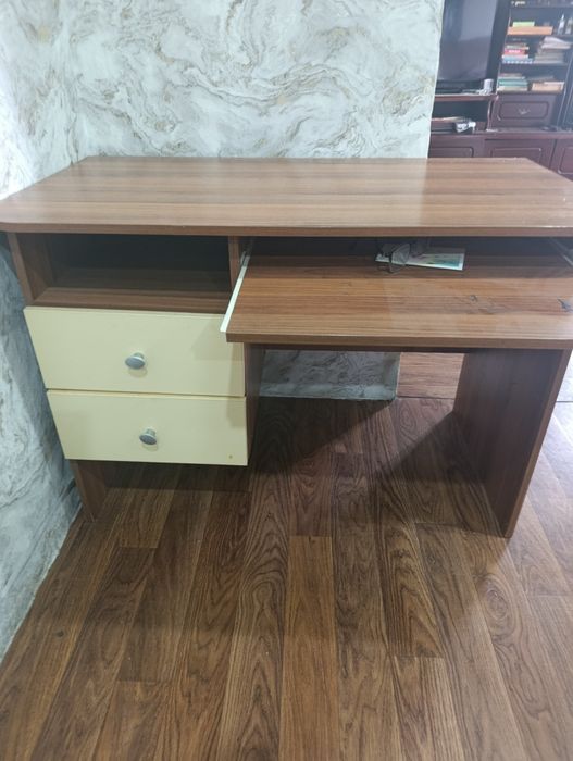 в продаже письменный стол бу.