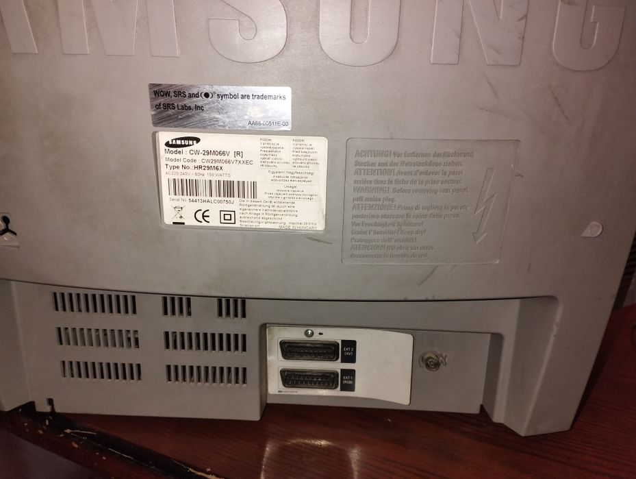 Телевизор Samsung 29" ,заедно с масата