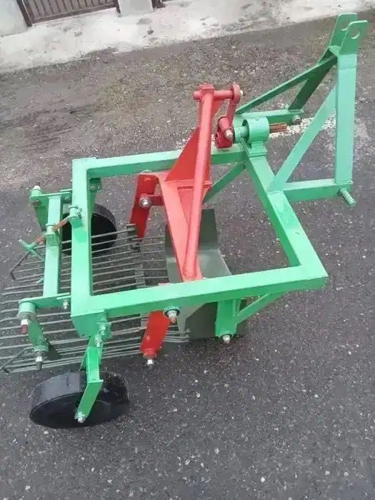 Masina de recoltat cartofi pentru tractor