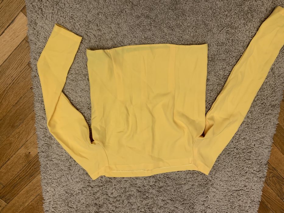 Bluze crop, pe umeri, maneca lunga, lucrate la comanda