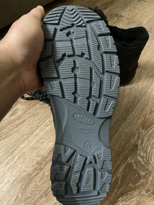 Продам спец обувь 42 размер