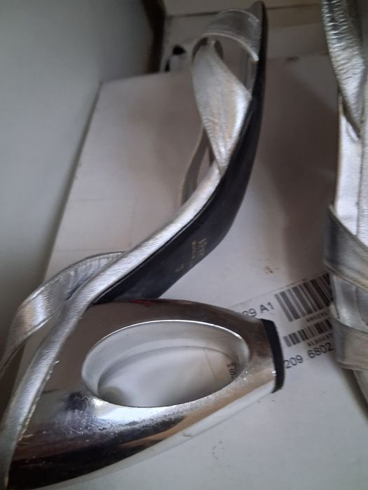 Модные босоножки