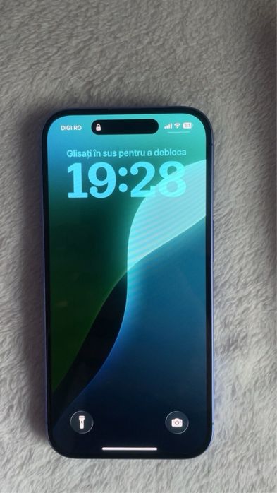 iPhone 16 • 128Gb • 100%