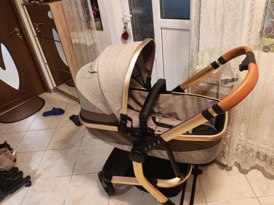 Vand Carucior bebe 3 în 1 folosit doar 7 luni