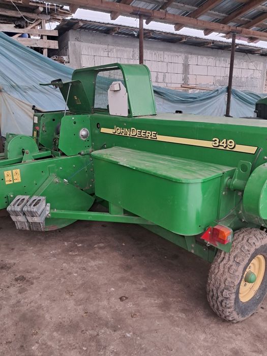 Vând presă John Deere 349