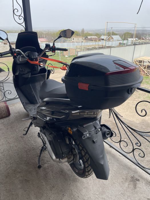 Макси.             .