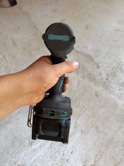Makita TD003G 40v импакт + 4Ah батерия