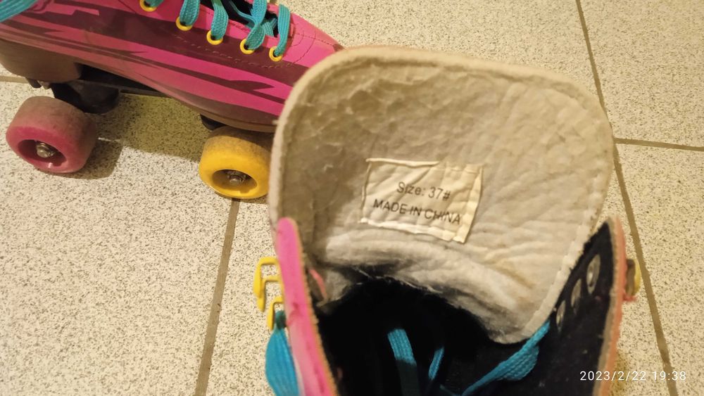 Продавам ролкови кънки Сой Луна 37 номер