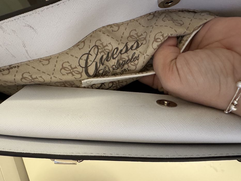 Geanta de umar Guess