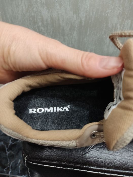 Продавам спортни маратонки