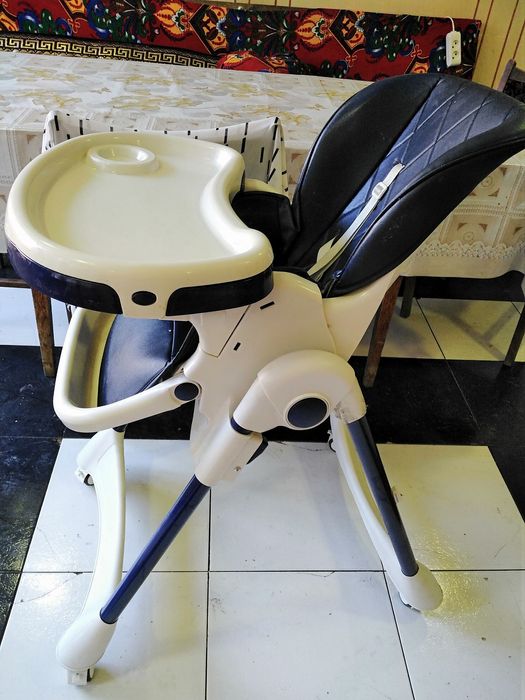 Срочно продаётся. Специальная кресло для кормления детей.