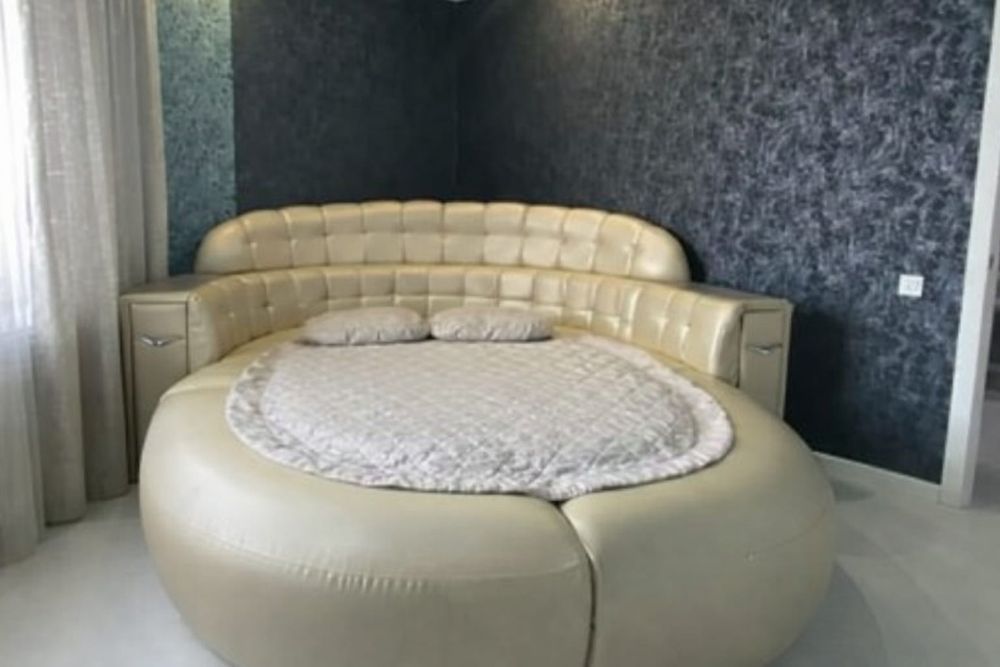 Кровать 3×3  кожзам , сост. отличное